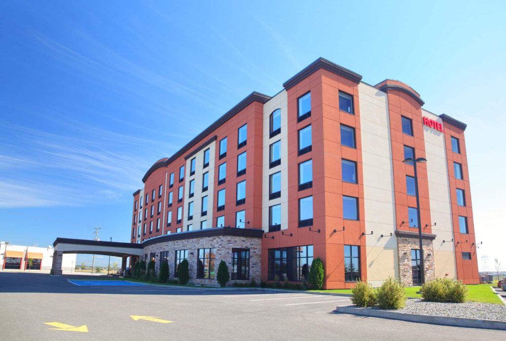 a standard hotel depicts hotel trends in 2024 showing an overlap of extended-stay and select-service hotels.