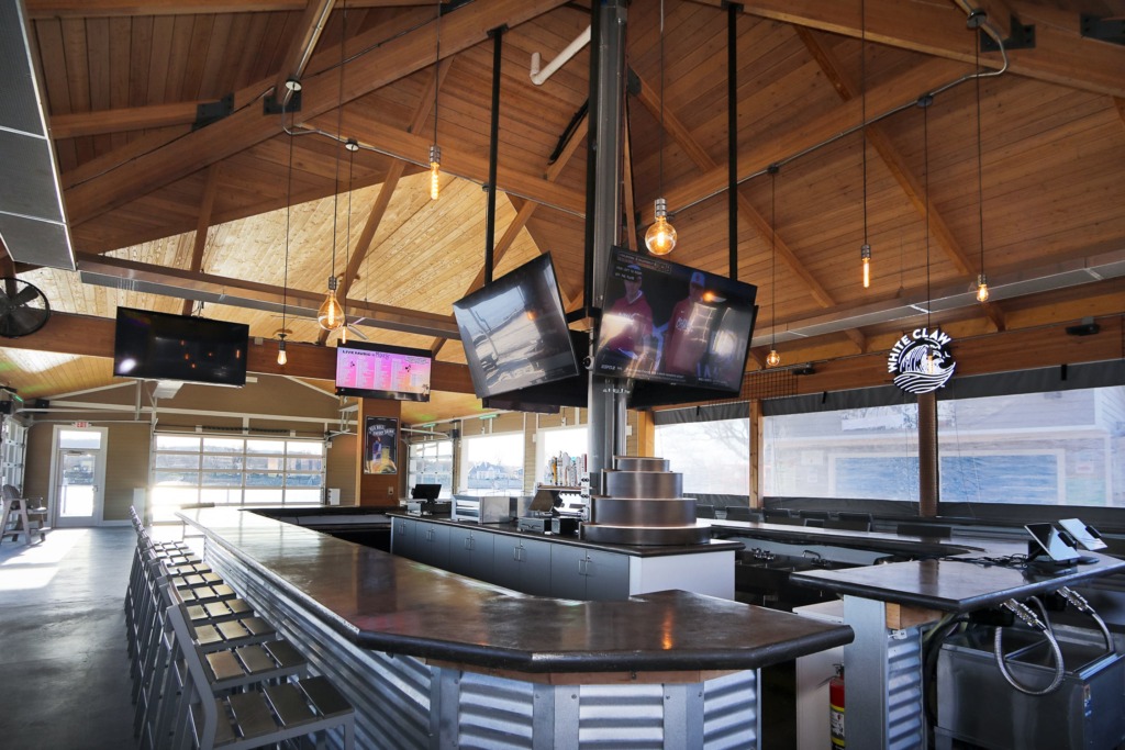 Moxie's Pub and Tiki Bar